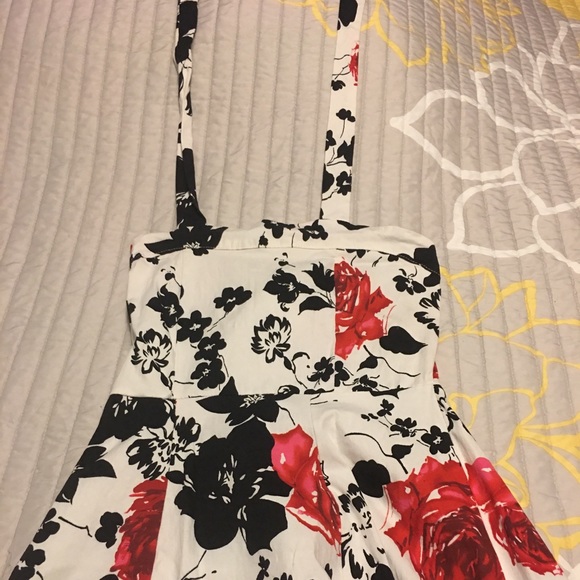 NWOT floral dress - Picture 3 of 6